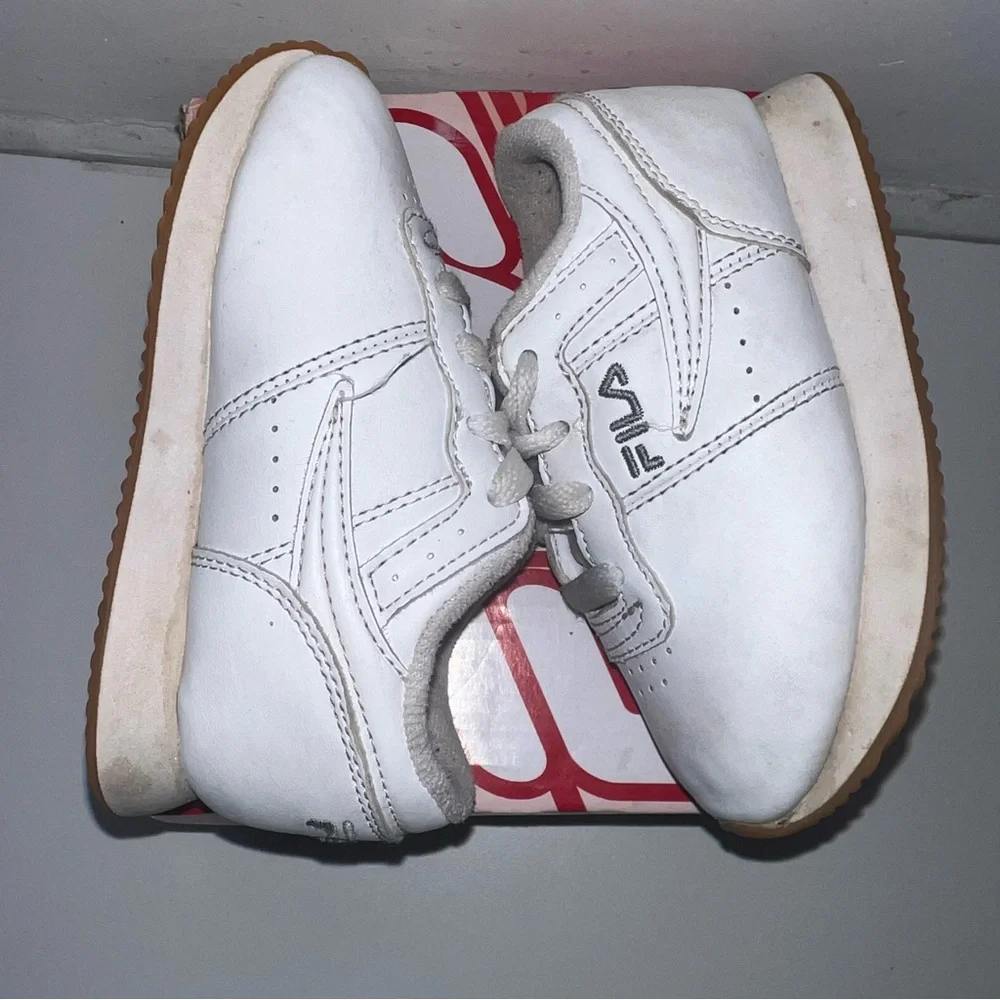 Fila Toddler Size 8 White Lace Up Shoes With Box 7CM00528-164